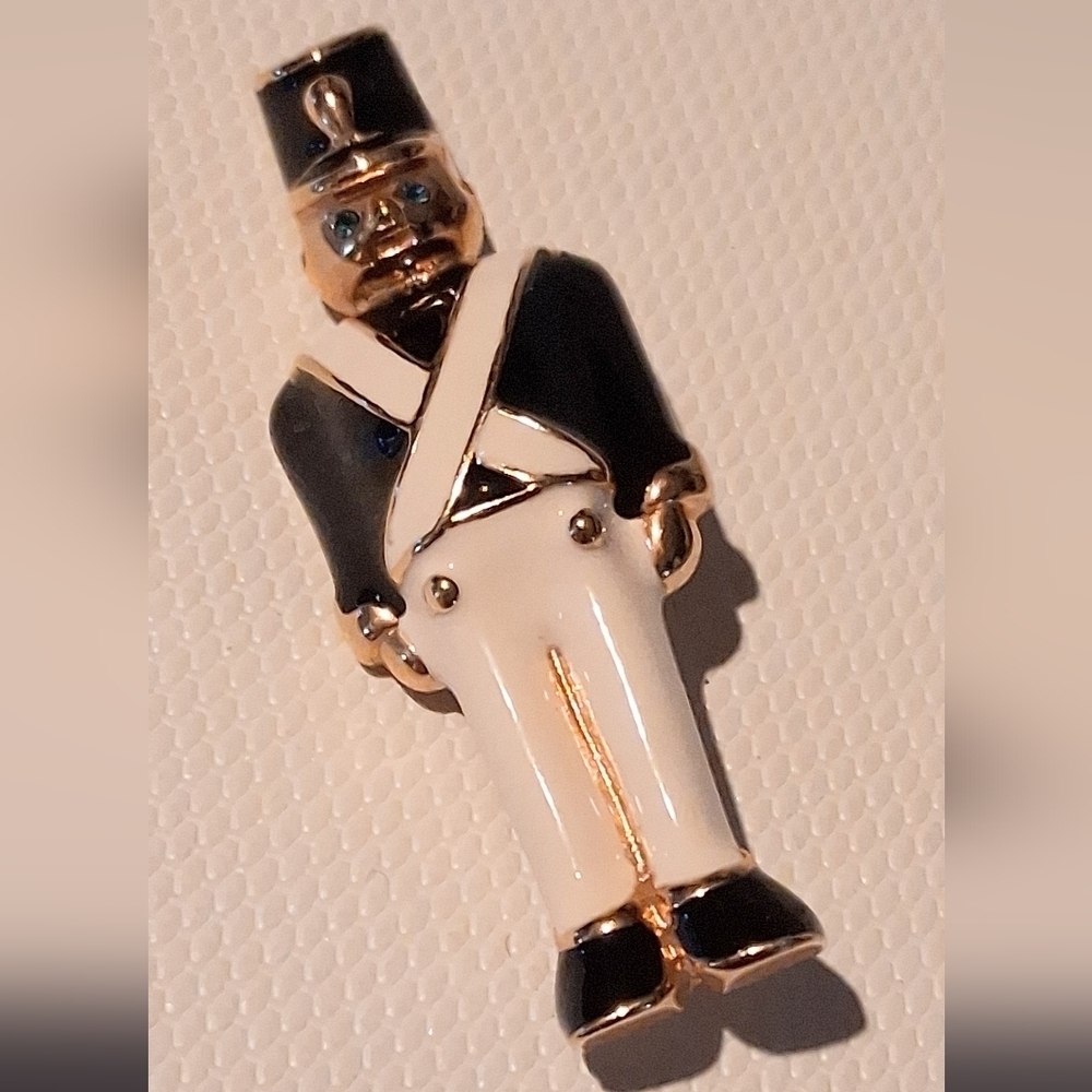 * Vintage Krementz Toy Soldier Christmas Pin Brooch